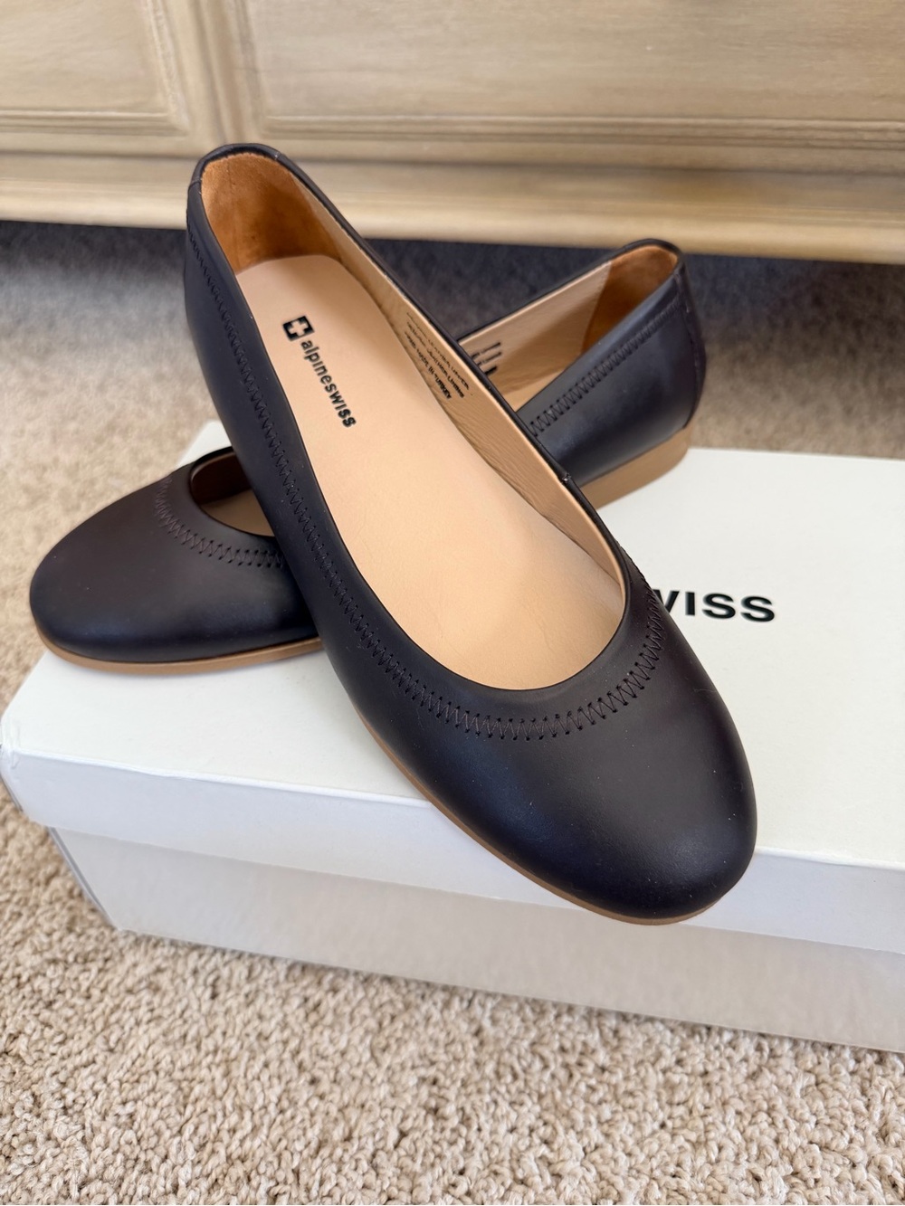 Alpine Swiss leather ballet flats 37